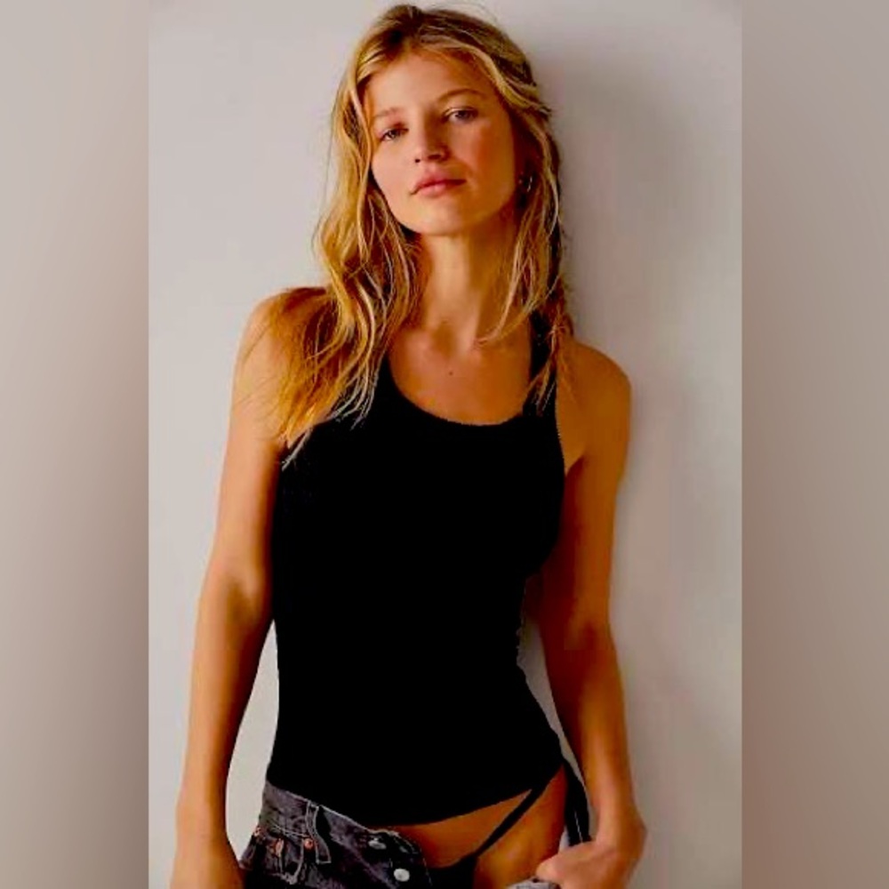 BY BLAIR BLACK BRAND NEW CROPPED RACERBACK TANK TOP!❤️🎁